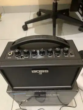 Ampli Katana Boss Mini