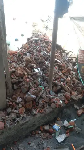 Tanah urug puing bangunan