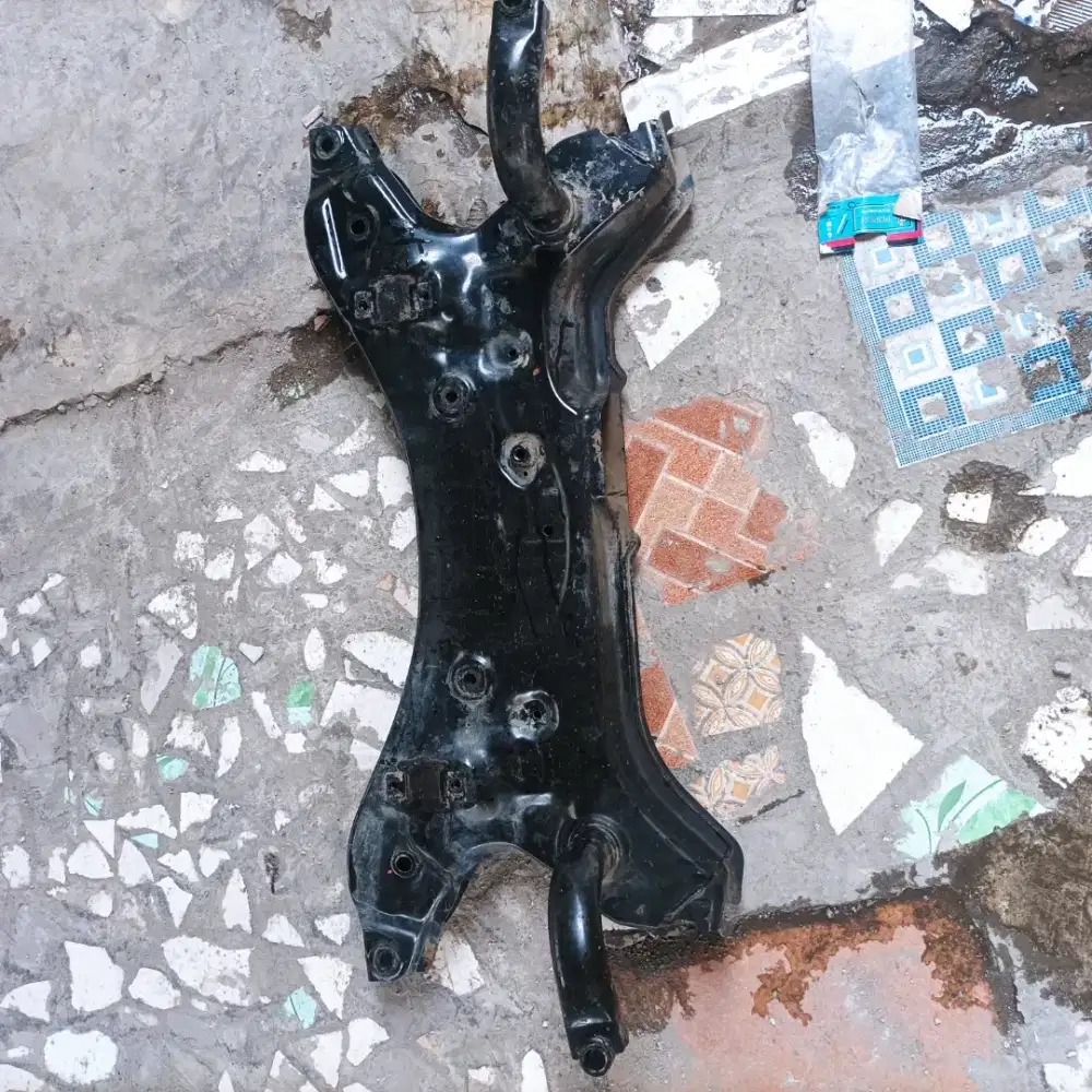 Cross member Mitsubishi xpander GLS 2018