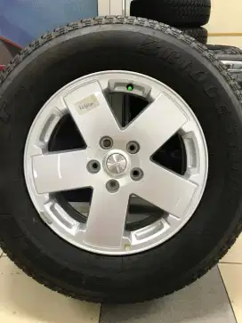 1pcs Velg OEM Wrangler Sahara Ring 18 Berikut Ban Like New Condition!!