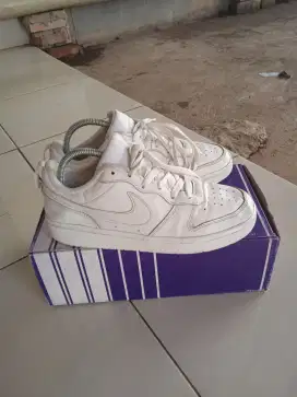 Sepatu sneakers Nike court borough size 39 original preloved