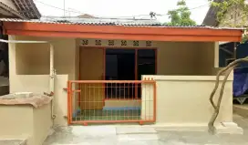 DI SEWAKAN RUMAH LUAS & STRATEGIS