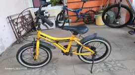 Sepeda BMX anak Polygon bad batz maru 16