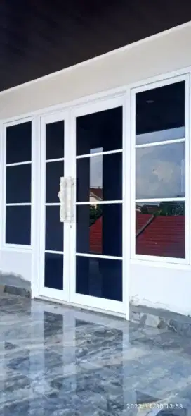 Pintu aluminium dan kaca