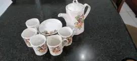 Motif timbul tea set keramik