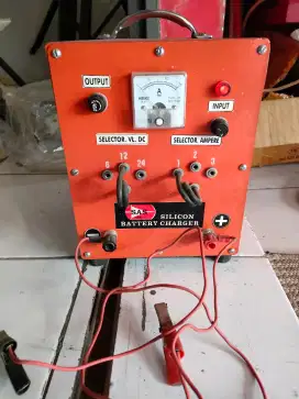 Alat Cas Aki Battery Charger