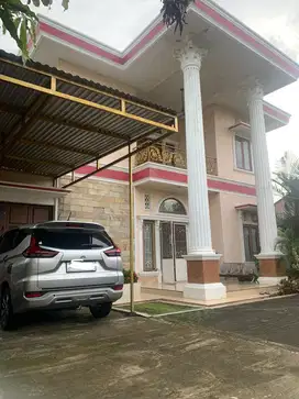 Rumah 2 lantai tengah kota, lokasi strategis