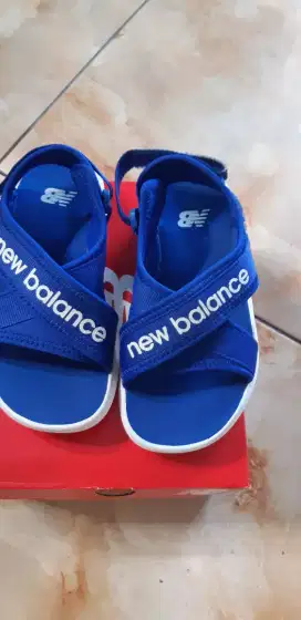 Sendal New Balance Blue_Size 8/25.5