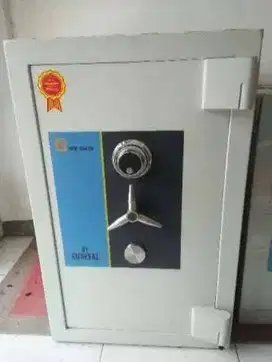 Brangkas sertifikat SNI Tahan Api GARANSI dan bs Gratis ONGKIR