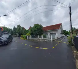 Rumah Heritage Mode Kolonial Belanda di Tengah Kota