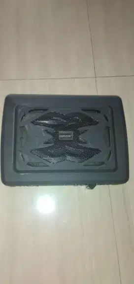 Subwoofer aktif mobil