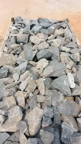 Sirtu sirdam split makadam abu batu pasir pasang cor limestone