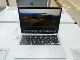 Macbook Air 13 inci M1