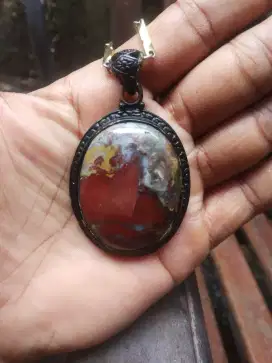 Batu antik liontin panca warna