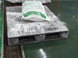 Palet plastik bekas banyak ukuran