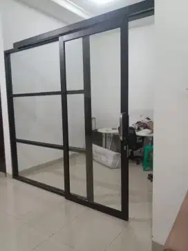 Kusen aluminium pintu aluminium partisi aluminium kaca