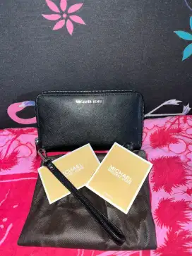 di jual dompet MK JET SET MEDIUM WALLET authentic