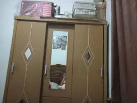 Lemari pakaian 3 pintu