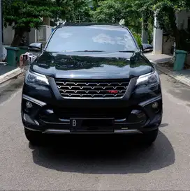 Toyota Fortuner 2.4 VRZ 4x2 TRD Sportivo Solar A/T 2018 Warna Hitam