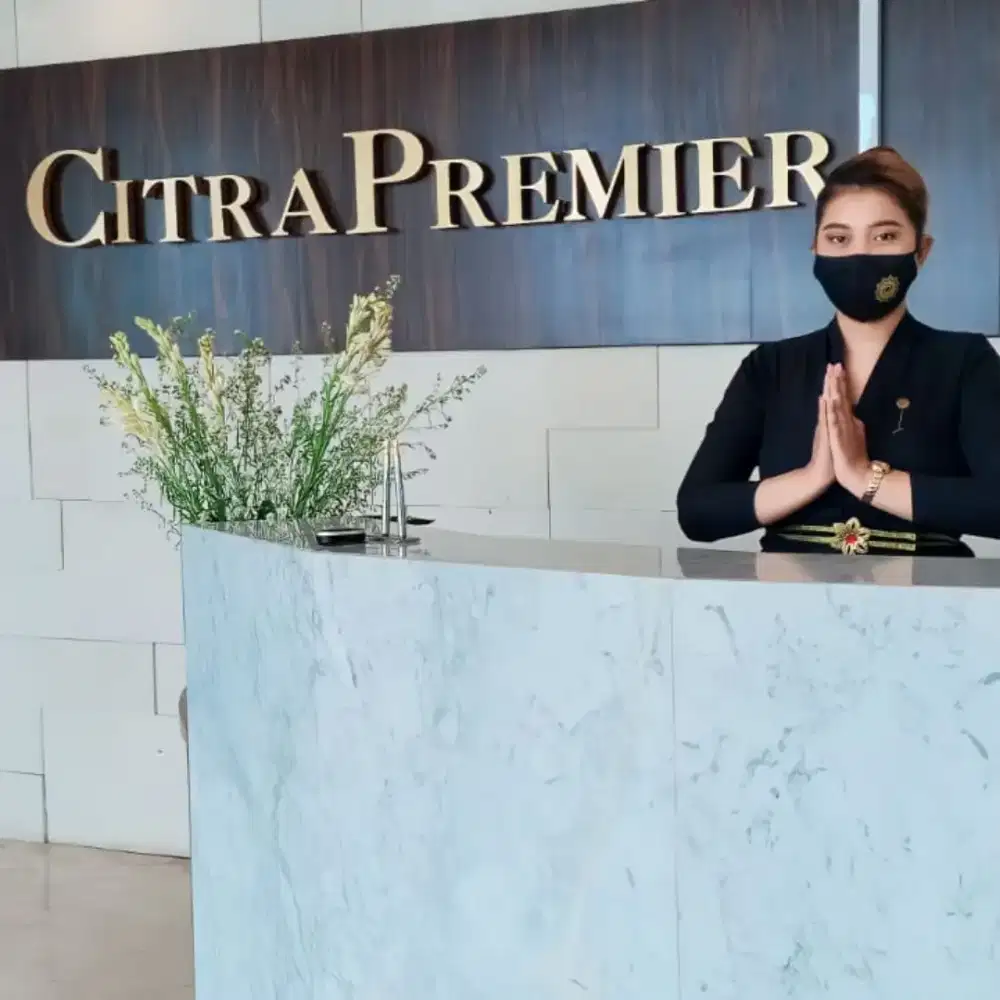 Front Desk - Lobby Greeter