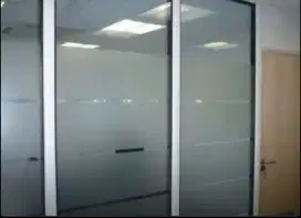 Stiker sanblas polos variasi kaca kantor yang butuh kaca film juga ada