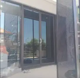Kantor biasanya pasang stiker sanblas dan kaca film