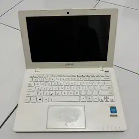 Notebook Asus Putih