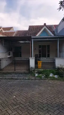 Rumah second dijual siap huni hadap selatan