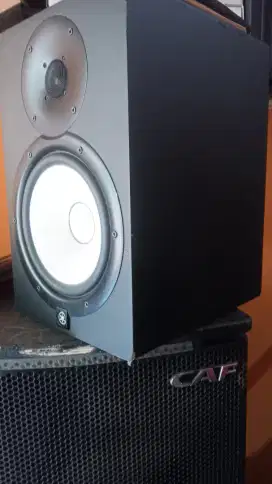 YAMAHA SERI HS8 SPEAKER STUDIO