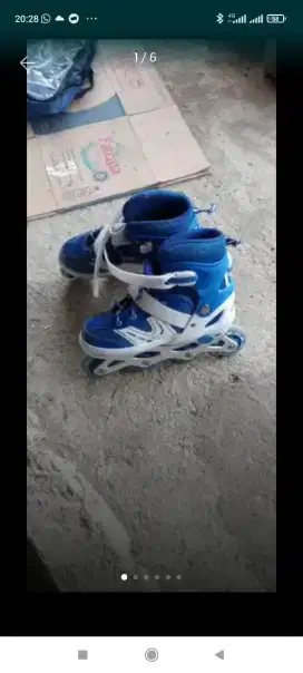 Dijual sepatu roda warna biru untuk anak umur 10 -- 11 tahun