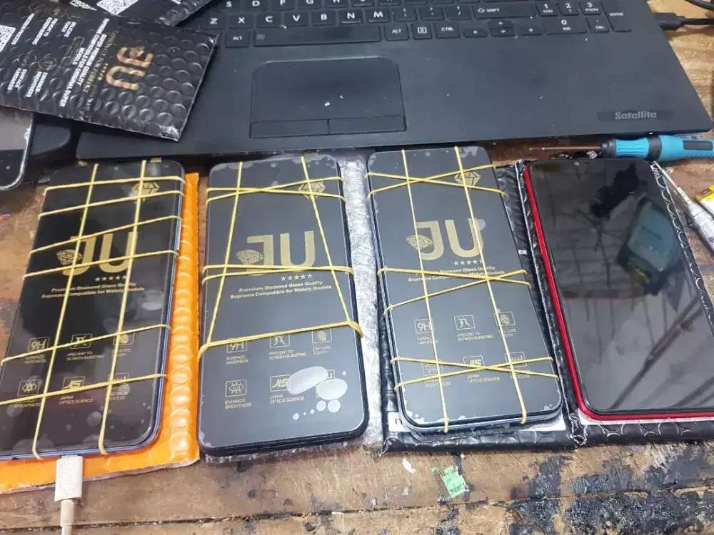 TERIMA GANTI LCD HP DAN BATRE TANAM BISA DITUNGGU