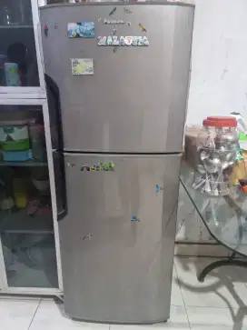 Kulkas polytron 2 pintu