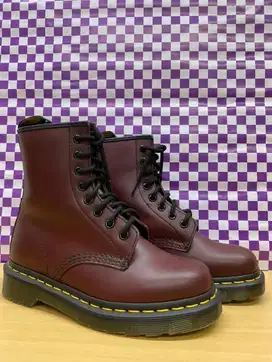 Dr Martin.. asli 100% warn merah