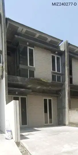Jual Rumah Minimalis Baru 2 lantai GADING PANTAI , dekat Raya Kenjeran
