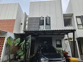 Dijual Cepat!! Rumah di Cluster The Akasia Eight