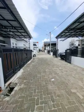 DISEWAKAN RUMAH 3 KAMAR TIDUR AMPLAS BAJAK V