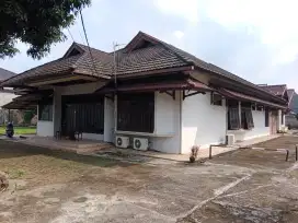 Dijual rumah dengan tanah luas harga di hitung tanah saja