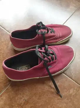 Sepatu vans authentic maroon