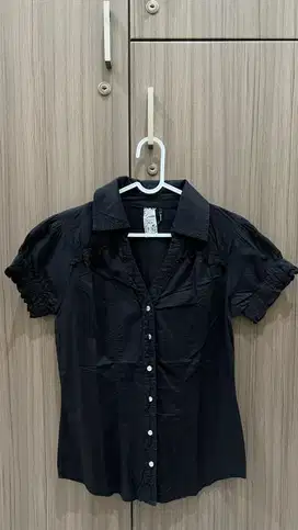 GUESS Baju / Atasan Size XS (100% Original)