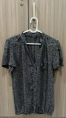 GUESS Baju / Atasan Size S (100% Original)