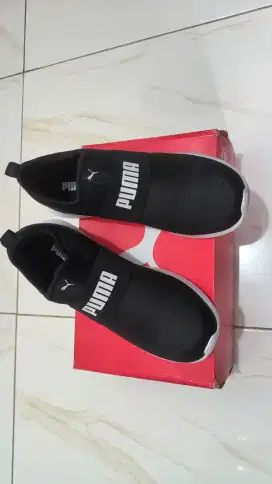 Sepatu PUMA Relax Knit Slip On