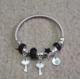 Gelang Tangan Pandora