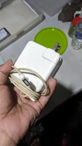 charger MacBook zadul original bekas 60w