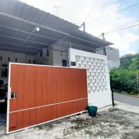 Jual rumah dekat SMP 18 solo luas 99mtr harga 580jt nego