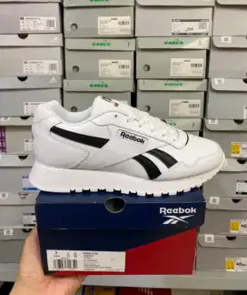 Sepatu kulit sneakers reebok classic size 43