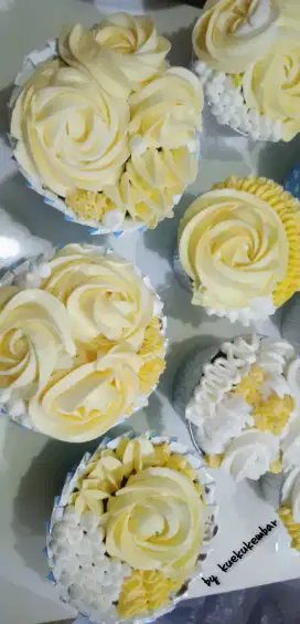 Cupcake butter cream bisa custom