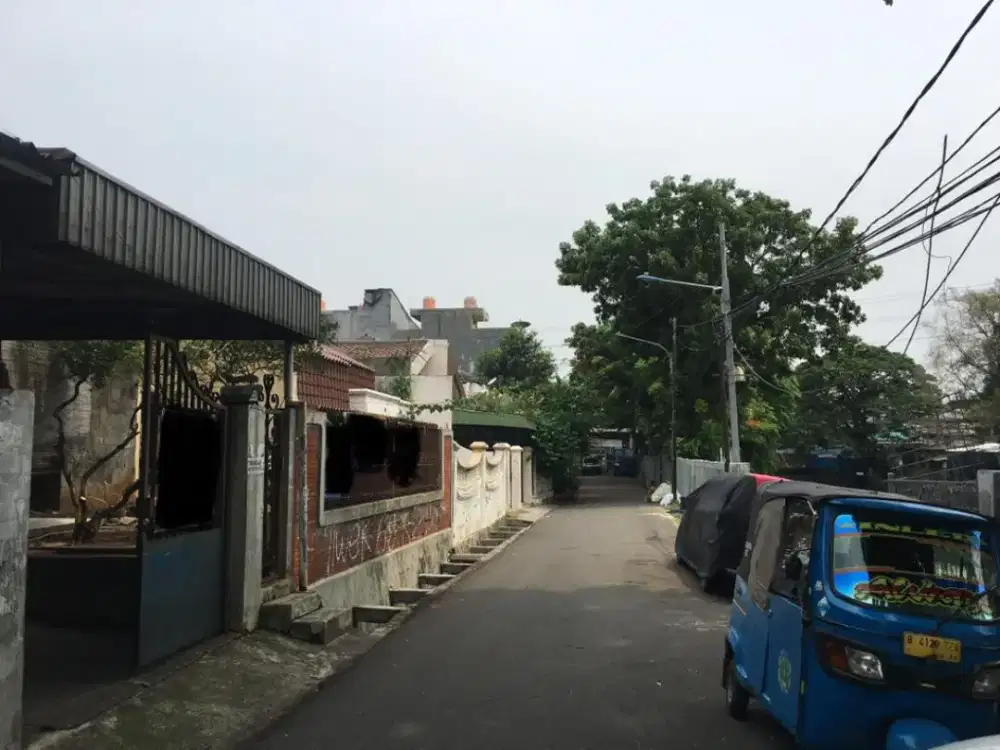 Jual harga tanah saja. Bisa buat tinggal bisa juga buat bisnis / usaha