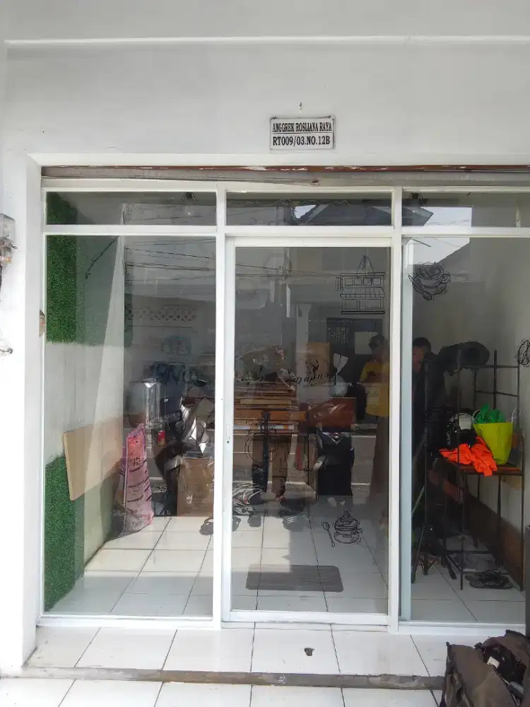 tukang kaca dan aluminium, bangunan