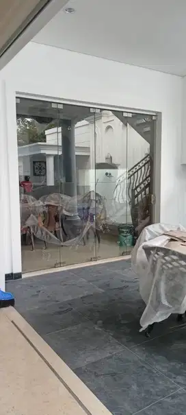 PINTU LIPAT KACA FRAMELESS