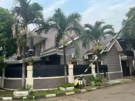 Dijual Cepat Rumah Mewah posisi di Hook Semi Furnish di Bekasi Selatan